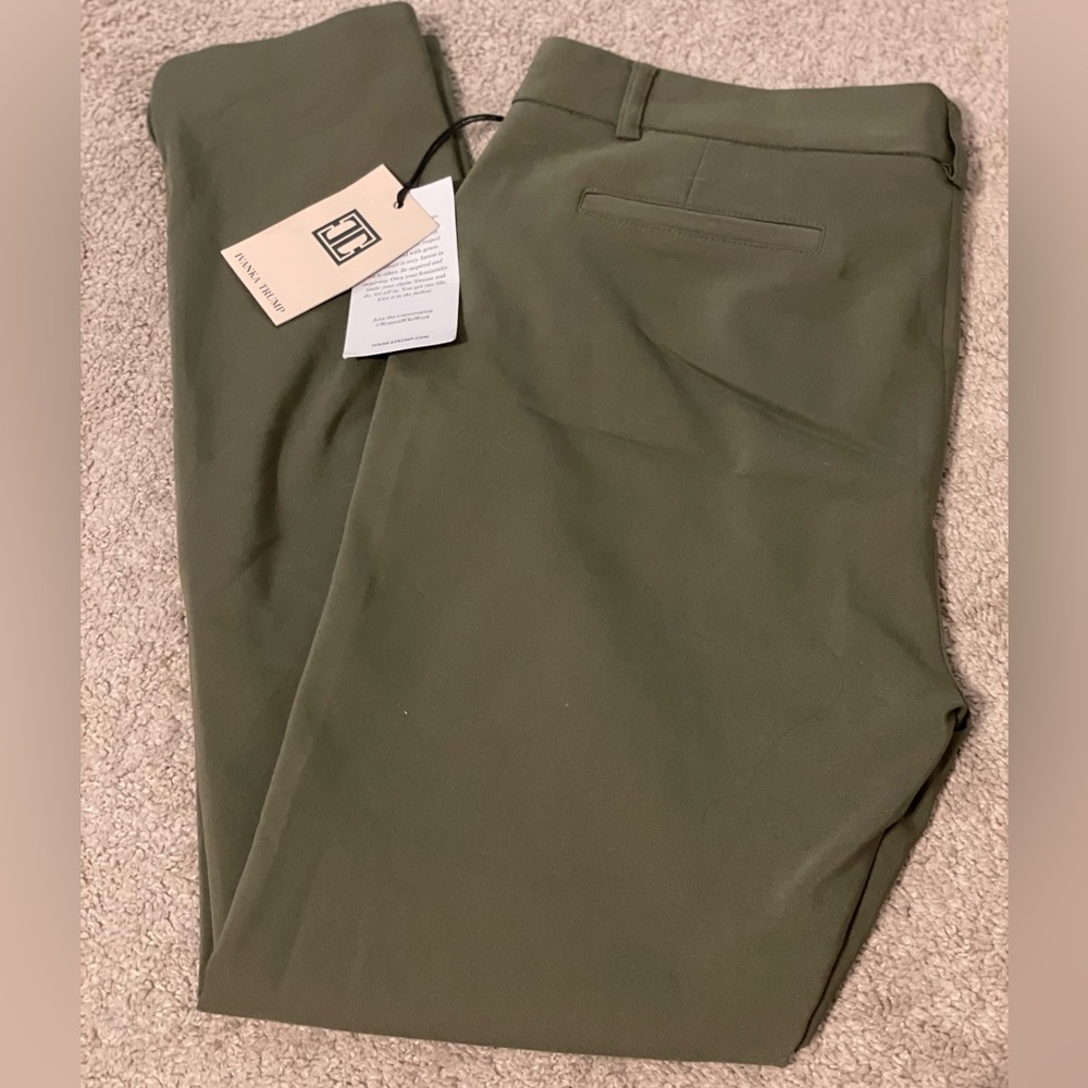 NWT Ivanka Trump pants in Size 6 in Moss